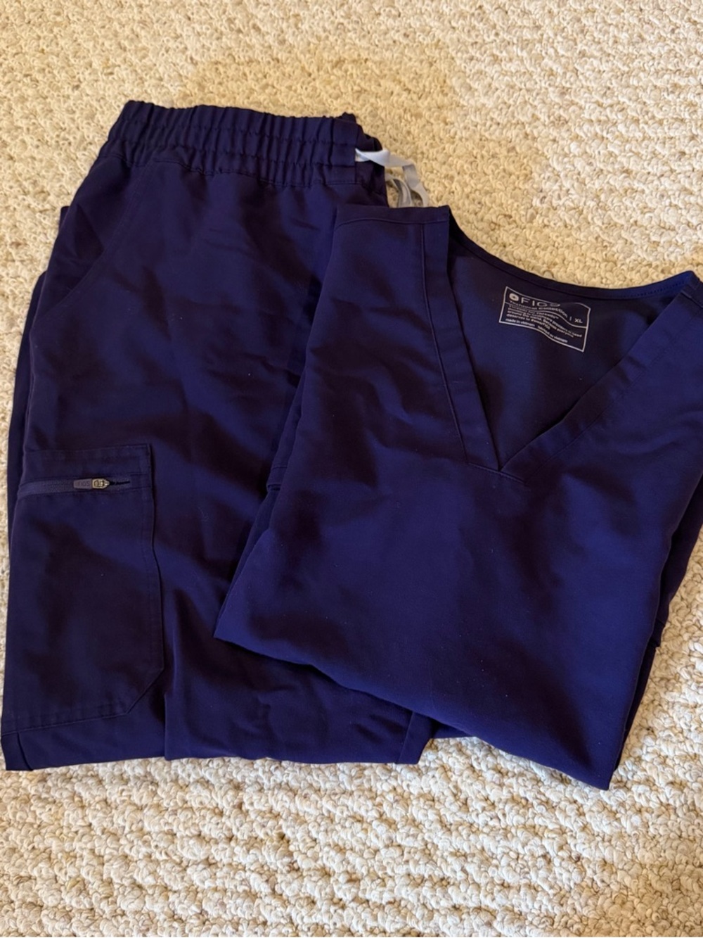 Figs Women's Casma 3-Pocket Scrub Top and Uman Relaxed Jogger Scrub Pants